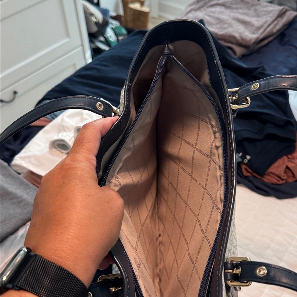 Michael Kors White, Navy & Gray Signature Tote - Picture 3 of 4